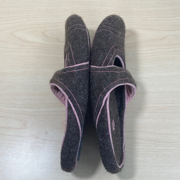 Acorn Brown and Pink Women's Wool Mary Jane Mule Slippers - Picture 6 of 8